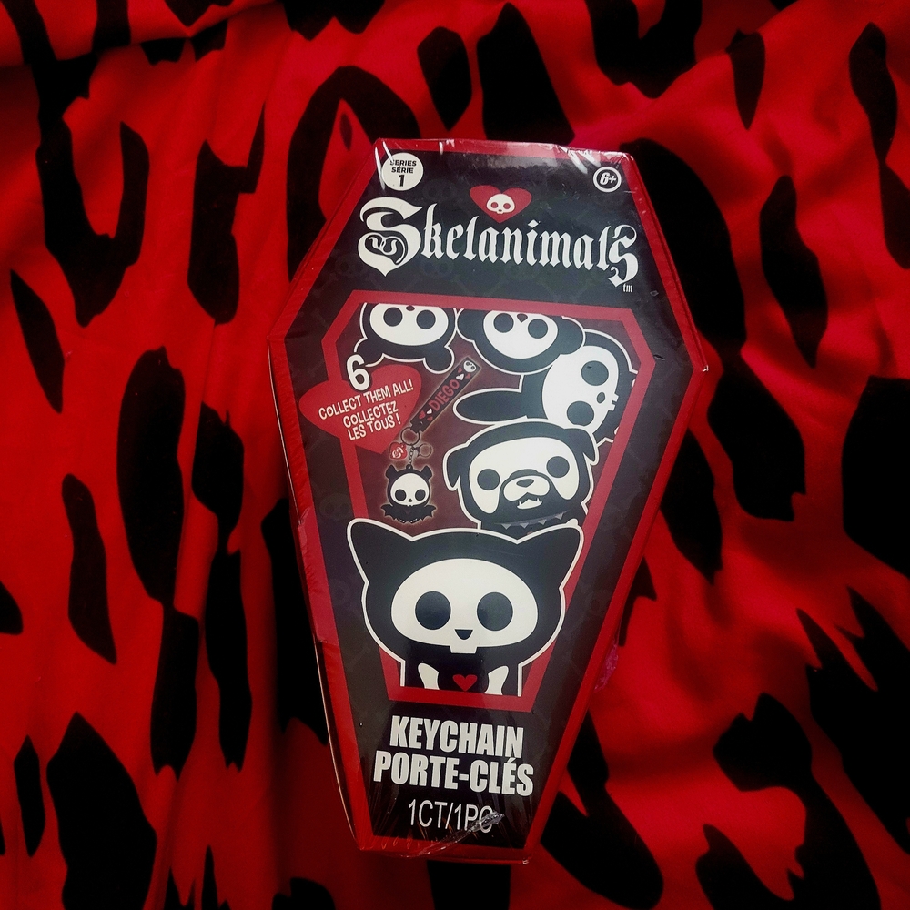 Animal Skelanimals Black and White Keychain